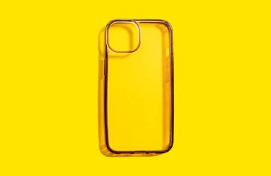 Temiz ve kirli koşullarda gösterilen şeffaf telefon dosyası, dayanıklılığını ve uygulanabilirliğini gösteriyor, görsel temyize gitmek için parlak sarı arka plana ayarlanıyor.