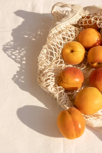 Peaches Table Summer Mood High Quality Photo Stockfoto