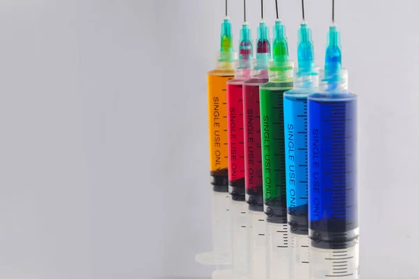 Syringes Filled Colorful Liquids Neatly Arranged Isolated Background — Stock Photo, Image