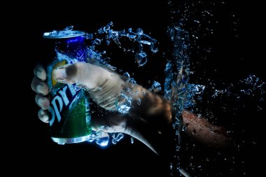 Pasuruan, Endonezya - 12 Ağustos 2012: Sprite ünlü bir soda içeceğidir. Sudan taze çıktı.