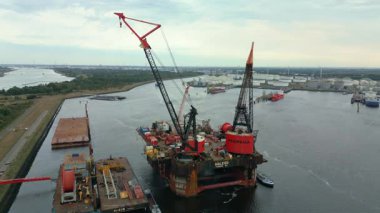 Balder bir derin su inşaat gemisi. 1978 'de inşa edilmiş..