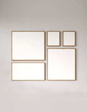 Bir duvarda sergilenmeyi bekleyen boş resim çerçeveleri var. Minimalist iç tasarımın çağdaş bir görüntüsü, 3D.