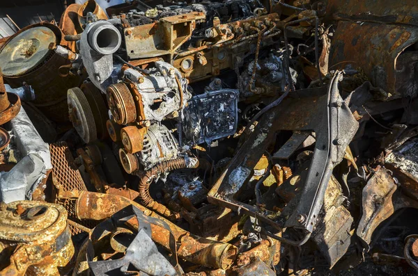 Primo Piano Del Motore Arrugginito Bruciato Nel Veicolo Militare Russo — Foto Stock