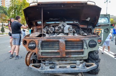 Ukrayna ordusu tarafından yok edilen Rus askeri zırhlı araçları, Kyiv 'de bağımsızlık gününün arifesinde sergilendi.