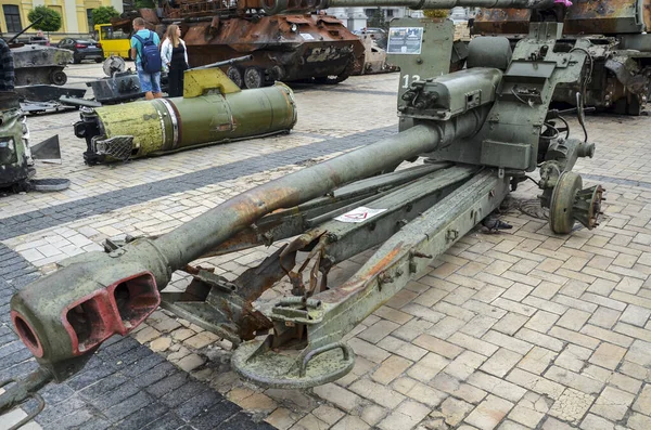 122毫米D 30A型拖式榴弹炮是在全面入侵乌克兰期间丢失的 — 图库照片