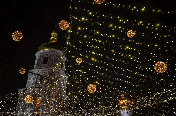 Świąteczne Dekoracje Oświetlone Katedra Zofii Tle Podczas Obchodów Nowego Roku — Zdjęcie stockowe