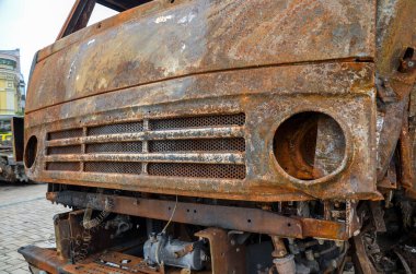 Yanmış ve etkisiz hale getirilmiş Pantsir-S1 kabini Rus işgalcilerin kendi güdümlü uçaksavar füze sistemi.