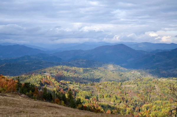 Szenische Herbst Blick Auf Ein Bergtal Mit Bunten Wald Durch — Stockfoto