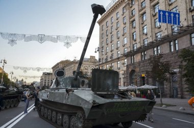 Hosta 120 mm kendinden güdümlü havan sistemi, Ukrayna kuvvetleri tarafından imha edilen Rus askeri teçhizatı sergisi sırasında Gvozdika 'nın modernize edilmiş bir versiyonudur.