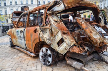 Ukrayna 'daki savaş sırasında Rus işgalciler tarafından yakıldı ve imha edildi.. 