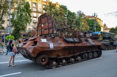 Ukrayna 'nın Bağımsızlık Günü' nden önceki sergi sırasında Khreshchatyk ana caddesinde Rus SPR-2 