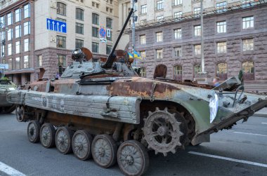 Destroyed and charred captured Russian tank in downtown Kyiv, at Khreshchatyk Street before Independence Day of Ukraine