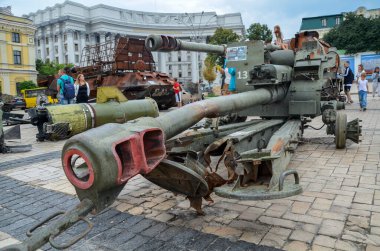 122 mm D-30A çekilen havan topu Ukrayna 'nın geniş çaplı işgali sırasında Rusya Federasyonu' nun hava taarruz kuvvetleri tarafından kullanıldı.