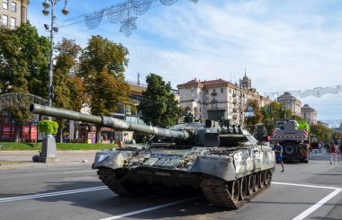 Tank captured by Ukrainian forces displayed at Khreshchatyk street in Kyiv during an exhibition of russian military equipment