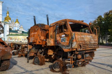 Pantsir-S1, imha edilmiş Rus askeri araçlarının sergilendiği bir sergide orta menzilli, otomatik motorlu hava füzesi ve uçaksavar topçu sistemi. 