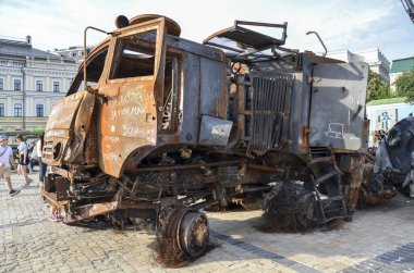 Pantsir-S1, imha edilmiş Rus askeri araçlarının sergilendiği bir sergide orta menzilli, otomatik motorlu hava füzesi ve uçaksavar topçu sistemi. 