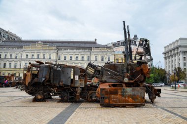 Yanmış ve etkisiz hale getirilmiş Pantsir-S1 Rus işgalcilerin kendi güdümlü uçaksavar füze sistemi.