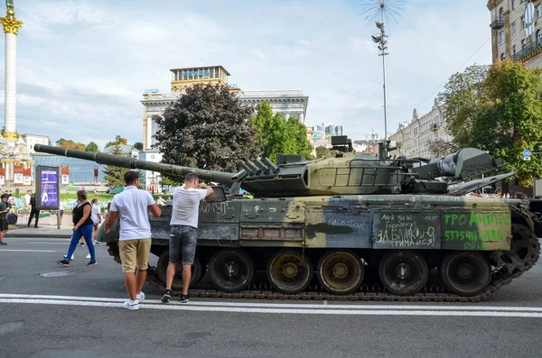 stock image Dozens of destroyed enemy tanks and armor displayed during an exhibition of crushed Russian military vehicles on Khreshchatyk street in center of Kyiv