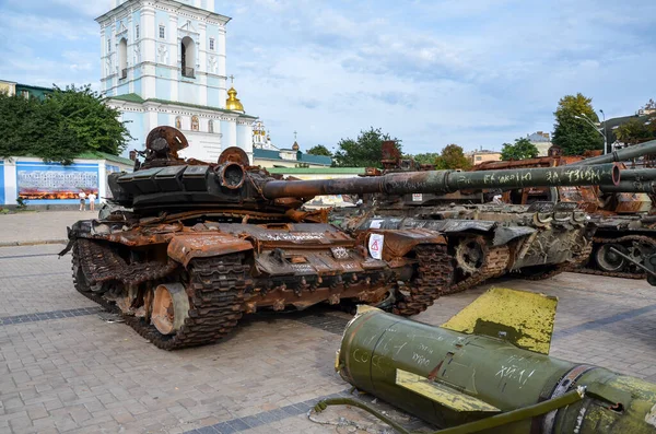 Některé Raket Spálených Ruských Tanků Dalších Vojenských Vozidel Vystavených Centru — Stock fotografie