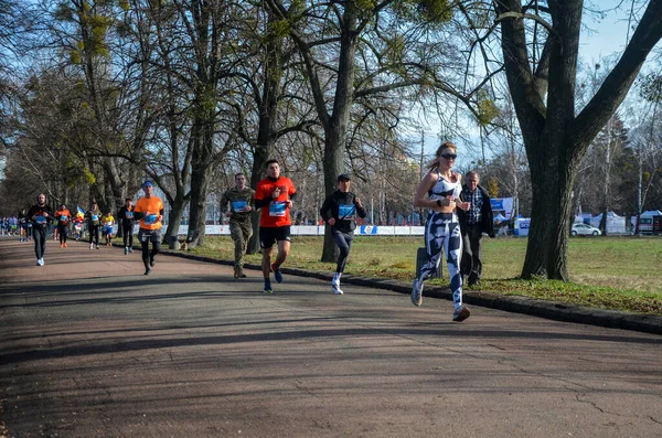 Aktive Sportlerinnen Beim Laufen Stadtpark Gesunder Lebensstil Gewichtsverlust Stadtmarathon — Stockfoto
