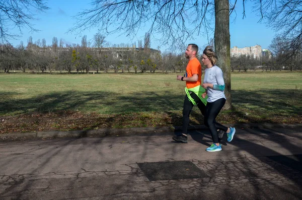 Sportowcy Biegający Wyścigach Drogowych Podczas Zawodów Kijowie Zdrowy Styl Życia — Zdjęcie stockowe
