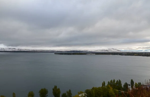 Prachtig Uitzicht Het Water Oppervlak Van Sevan Lake Grootste Watermassa — Stockfoto