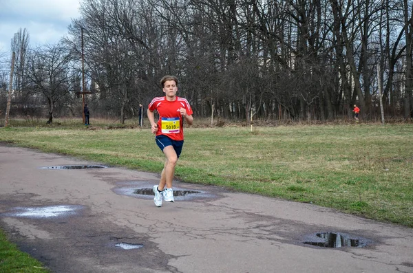 Koşucu Yarışmasında Koşan Genç Bir Adamın Görüntüsü Koşu Kıyafetli Erkek — Stok fotoğraf