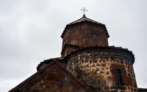 Вид Исторический Монастырь Айраванк Берегу Озера Севан Армения — стоковое фото