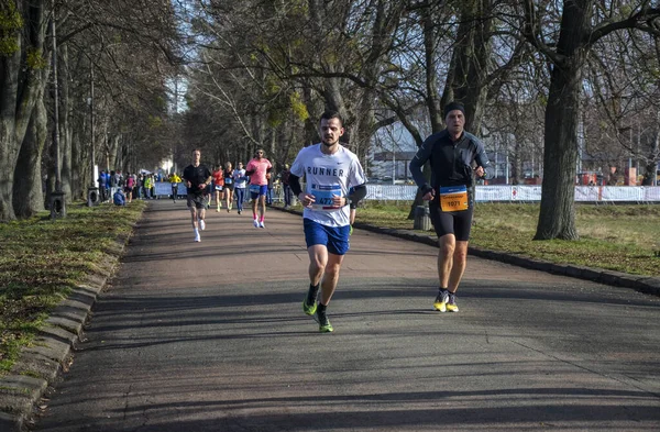Egy Csapat Sportoló Futja Városi Maratont Sport Fitness Egészséges Életmód — Stock Fotó