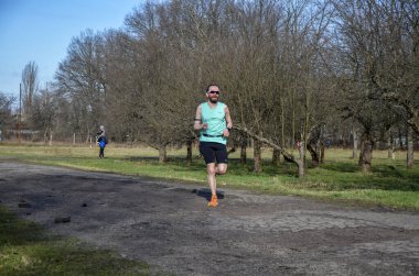 Başkent Ukrayna 'da düzenlenen yıllık yarışmaya maraton koşucuları katılıyor