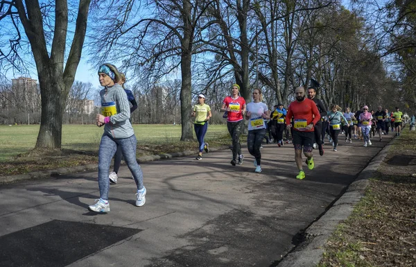 Många Idrottare Maraton Kör Staden Fitness Och Hälsosam Livsstil Koncept — Stockfoto
