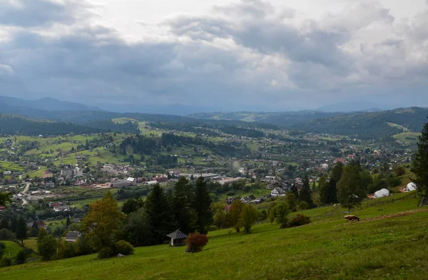 Malerischer Blick Auf Das Dorf Worochta Einem Tal Umgeben Von — Stockfoto