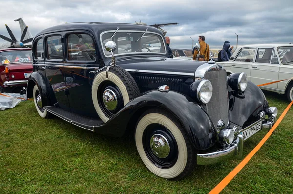 Vintage Negro Viejo Coche Mercedes Benz Modelo 1938 Año Presenta —  Fotos de Stock