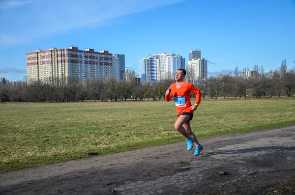 Futó Ember Fut Úton Maraton Futás Közben Csinál Nagy Intenzitású — Stock Fotó