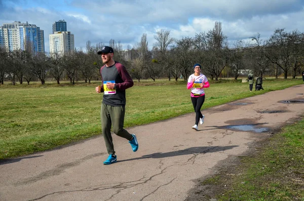 Läufergruppe Beim Joggen Freien Sportliche Menschen Urbanen Raum Gesunde Lebensweise — Stockfoto