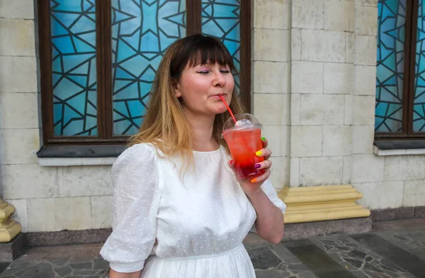 Portrait Attractive Woman Holding Drinking Fresh Lemonade Plastic Cup Straw — 스톡 사진