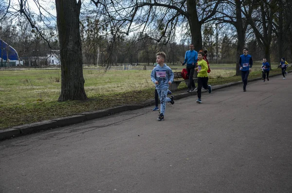 Les Jeunes Garçons Coureurs Concourent Événement Kids Run Est Une — Photo