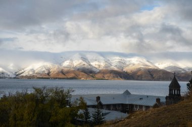 Vaskenian İlahiyat Akademisi, Ermenistan 'da Sevan Gölü kıyılarındaki Ermeni Havari Kilisesi İlahiyat Fakültesi.