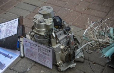 Dümen ve asansör elektro-hidrolik servo sistemi K-005 Rus stratejik kruz füzesi Kh-101 / AS-23 Kodiak 'ın Khreshhatyk merkezinde sergilenen sergisinde