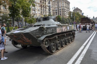 Ukrayna Bağımsızlık Günü sırasında Khreshchatyk caddesinde, Kyiv şehir merkezinde Rus 1B119 Reostat aracı yok edildi ve yakalandı.
