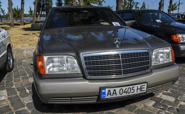 Voiture Luxe Classique Allemande Phare Fabriquée Par Mercedes Benz W140 Photo De Stock
