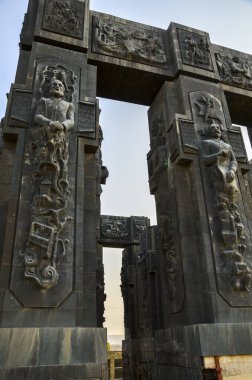 Günbatımında Gürcistan, Tiflis 'in antik tarihini tasvir eden inanılmaz kompleks Günbatımı Günlükleri' ne yakından bakın.