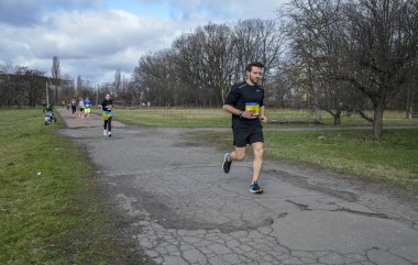 Başkent Ukrayna 'da düzenlenen yıllık yarışmaya maraton koşucuları katılıyor