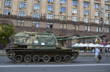 152 mm Msta-S güdümlü havan topu Ukrayna 'daki çatışmalar sırasında Ukrayna Silahlı Kuvvetleri tarafından tahrip edildi.