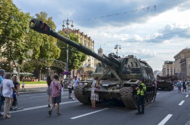 152 mm Msta-S güdümlü havan topu Ukrayna 'daki çatışmalar sırasında Ukrayna Silahlı Kuvvetleri tarafından tahrip edildi.