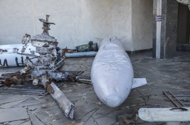 Ukrayna 'nın bombalanan ve bombalanan bölgelerinde ağır Rus hava bombasının kalıntıları bulundu.  