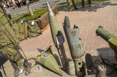 Fünyenin ve füzenin kalıntılarının olduğu ana bölüm 9M27K güdümsüz roketin 220 mm 'lik otomatik roket fırlatma sistemi Uragan için. 