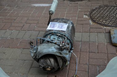 Georgia 'daki Ananuri Kalesi kompleksinde nehir taşı ve tuğladan inşa edilmiş Kurtarıcı' nın çapraz kubbeli kilisesinin çatısı.