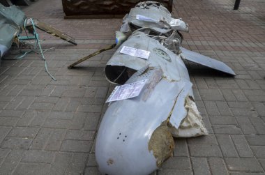 Ukrayna 'nın başkenti Kyiv' deki sergide vurulan Rus stratejik kruz füzesi Kh-55SM (AS-15 Kent-B) düşürüldü.