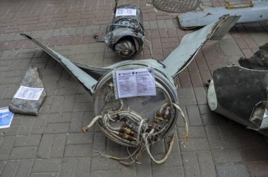 Denizin merkez kanat bölümü Kalibr (SS-N-30a Sagaris) Khreshchatyk ve Kyiv 'in merkezindeki sergide füze fırlattı.